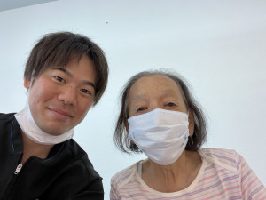歩く時に杖が手放せなかったシビれが無くなり、杖無しで歩けるようになりました！